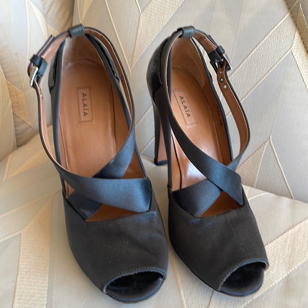 Alaia silk and crocodile open toe shoes size 39 themost comfortable shoes chick